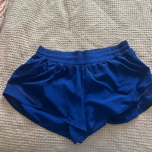 lululemon hotty hot 2.5 shorts